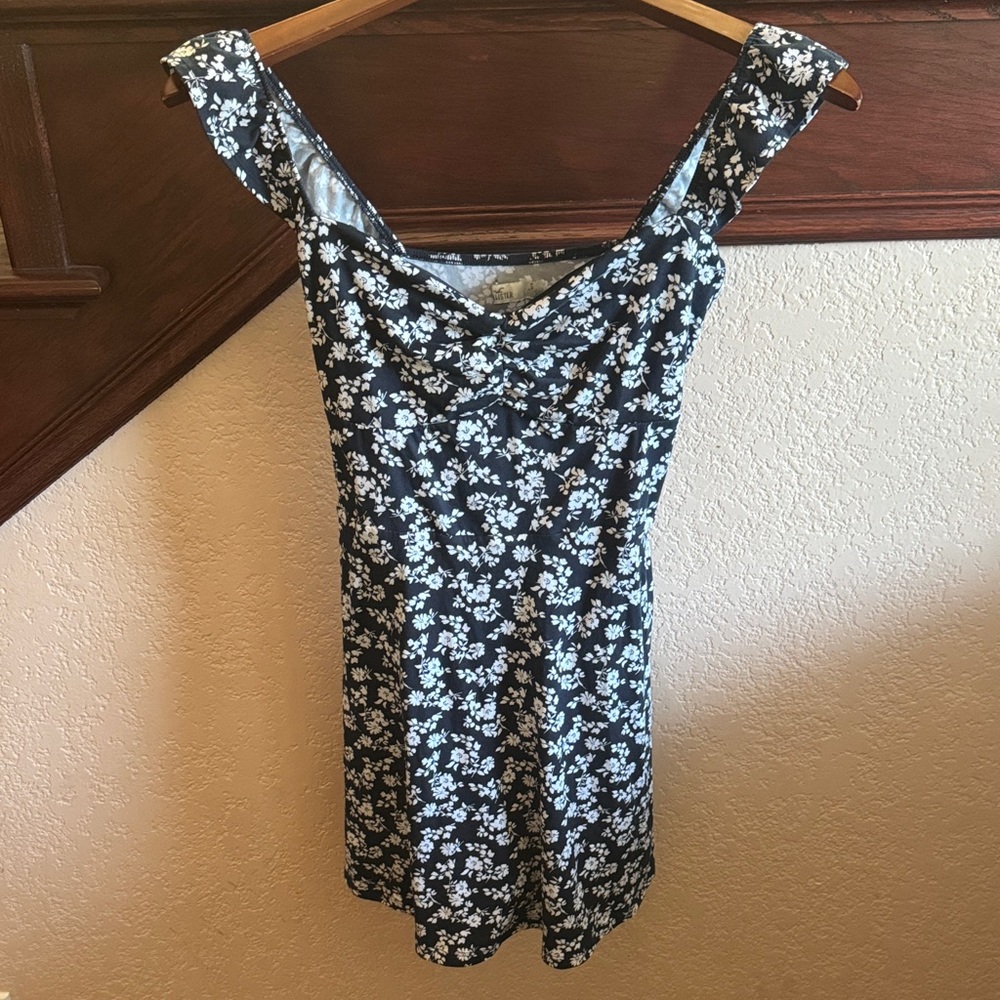 Hollister Womens Size Small Navy Blue & White Floral Flutter Sleeve Dress Casual
